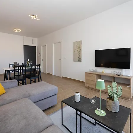 Lovely Apartment In Seget Donji With Wifi