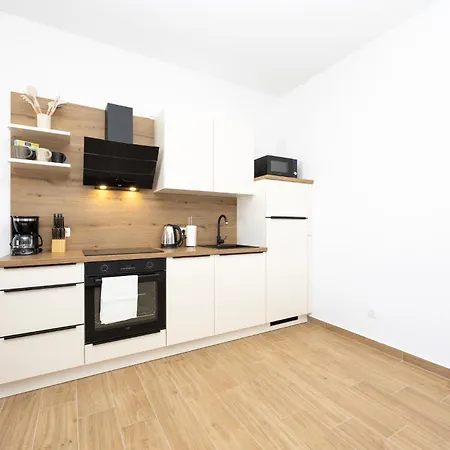 Gorgeous In Seget Donji With Wifi アパート トロギール