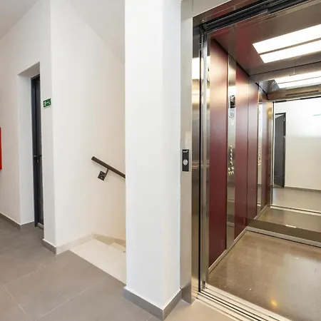 Apartamento Lovely In Seget Donji With Wifi Trogir